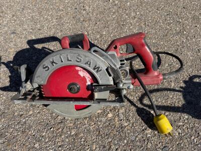 Skilsaw SP7 7 1/4" Worm Drive Circular Saw, 15 Amp, 5,300 RPM, 51&deg; Bevel Capacity