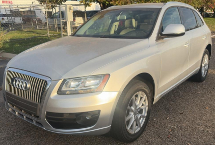 2012 AUDI Q5 - AWD!