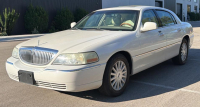 2004 LINCOLN TOWN CAR ULTIMATE - SUNROOF! - 8