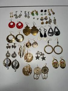 Assorted 25-Pair Earring Lot &ndash; Mixed Styles & Materials