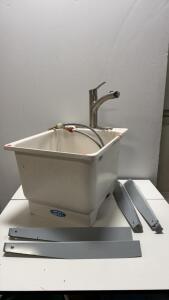 Used ELM Polypropylene Utility Sink w/ Faucet, Freestanding w/ Legs, White, Single Handle