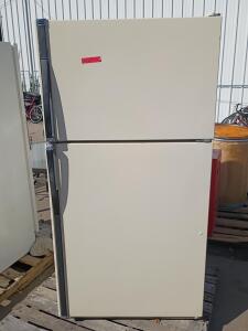 Top-Freezer Refrigerator, Beige, Glass Shelves, 2 Crisper Drawers, Clean