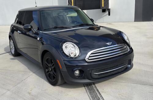 2013 MINI COOPER - MANUAL!