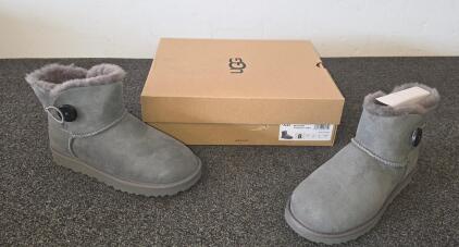UGG Bailey Button II Women&rsquo;s Boots, Grey, Size 8, Sheepskin Lining, Original Box, 1016422W