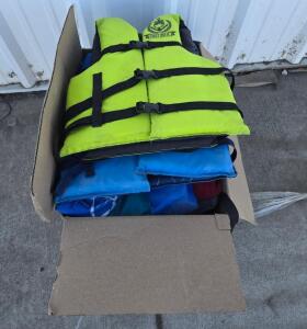 Lot of 7 Adult & Youth USCG Type III Life Jackets - Stearns, First Mate, Multi-Color, Buckle Closure