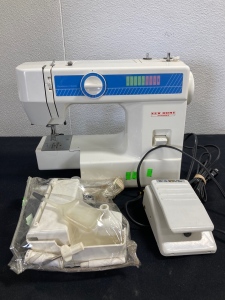 New Home Janome Sewing Machine w/ Pedal & Accessories