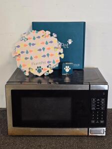 FluentPet Key Vocab Kit with 12 Recordable Buttons and 6 HexTiles with 700 Watt Microwave