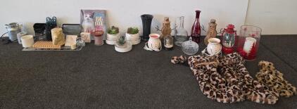 Assorted Home Decor & Holiday Lot &ndash; Leopard Stockings, Faux Plants, Kitten Book, Candles, Mug, wax warmers function
