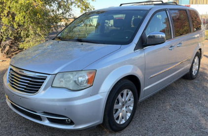 2012 CHRYSLER TOWN & COUNTRY - LEATHER SEATS