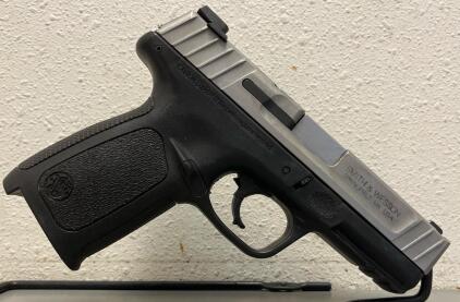 Smith & Wesson SD40 VE .40 S&W Pistol, 4" Barrel, Serial FXJ7160