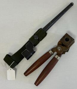 WWII Enfield No.4 Mk II Spike Bayonet With Scabbard, Frog, And Bullet Mold Tool, British Issue