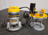DeWalt DW618 2-1/4 HP Electronic Variable Speed Router Kit With Fixed And Plunge Bases( Powered On) - 2