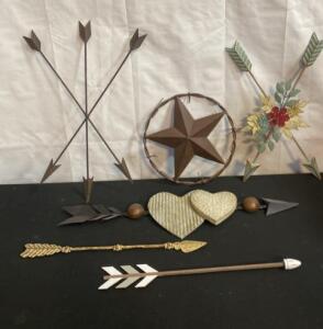 Western Metal Wall Decor Collection &ndash; 7-Piece Set with Arrows, Hearts, and Stars