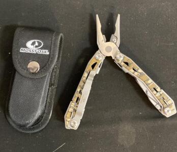 Mossy Oak 13-in-1 Multi-Function Pliers Multitool with Camouflage Handles and Sheath