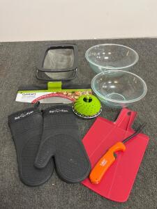 Cuisinart Alfrescamor&eacute; Pizza Cutter, Sili Mitts Oven Mitts, KitchenAid Strainer, Glass Bowls