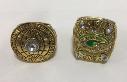 (1) 2010 Green Bay Packers, Rodgers Replica Super Bowl Ring. (1) Greenbay Packers, Starr Replica Super Bowl Ring