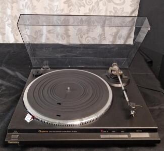 (1) Technics SL-QD33 Quartz Direct Drive Automatic Turntable System.