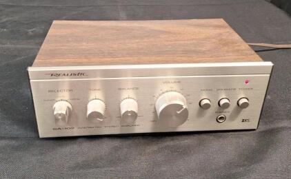 (1) Vintage Realistic SA-102 Integrated Stereo Amplifier