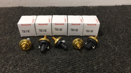 (5) Honeywell 77343-6-N/C Pressure Switches