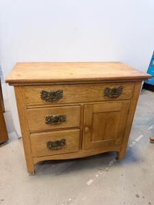 Antique Oak Sideboard Dresser with 3 Drawers and 1 Door, Circa Early 20th Century