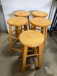 Set of 5 (4 matching , 1 mismatch)Wooden Bar Stools, Backless, 29" High, Light Maple Finish, Round Top, Traditional Style