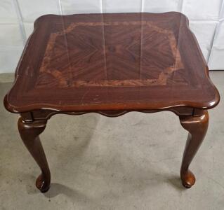 (1) Vintage Ethan Allen Georgian Court Mahogany Queen Anne Accent End Table, 21"W x 26-1/2"L x 21"T