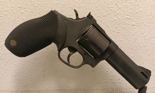 Taurus .44 Revolver -- IS141200