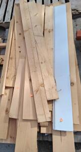 Mixed Lot of Softwood Lumber Boards, 5 ft Lengths, Various Widths, Includes Painted Piece