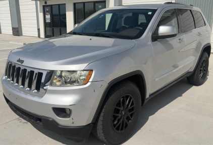 2011 JEEP GRAND CHEROKEE - 4X4!