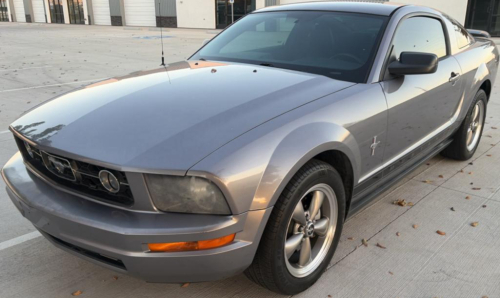 2006 FORD MUSTANG - RWD-LEATHER INTERIOR!