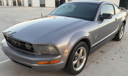 2006 FORD MUSTANG - RWD-LEATHER INTERIOR!