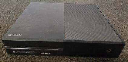 Microsoft Xbox One Model 1540, 500 GB HDD, HDMI IN/OUT, Kinect Port, SN: 065258251348 (Q)