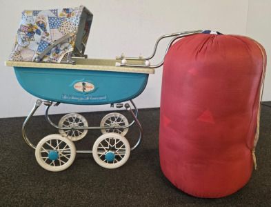 Holly Hobbie Sentiment Special Vintage Toy Pram &ndash; Blue, Folding Canopy, Collectible Doll Stroller & Sleeping Bag (Shelf S)