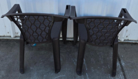 Set Of 2 Brown Plastic Outdoor Chairs With Geometric Backrest Design - 3