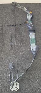 Vintage Camouflage Compound Bow with Basic Stabilizer