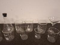 Laboratory Glassware, ULAB/Labvida/Korter, 250&ndash;1000mL Beakers & Flasks, Stemware, 35+ Pieces (Shelf A) - 2