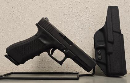 Glock 22 Gen 4 .40 S&W, Austrian Made, Serial BKRV656, with Holster