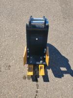 12" Mini Excavator Digging Bucket, 2 Bolt-On Teeth, Side Cutters, Fits 1-2 Ton Machines