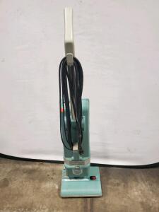 Lindhaus Eco Line Upright Vacuum Model 031207, 950W, 14" Cleaning Path, Serial# 100116