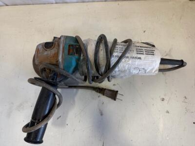 Makita 9525NB Angle Grinder, 5" Disc, 10,000 RPM, 3.1 lbs
