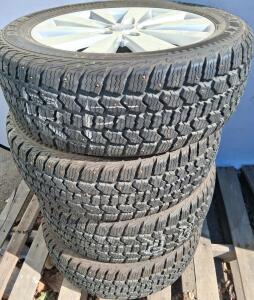 Hyundai 17x7 Alloy Wheels with 215/55R17 Studded Dean Wintercat XT Tires Set of 4, 5x114.3