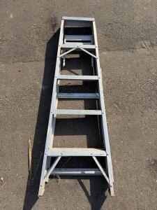 5-Step Aluminum Step Ladder, 5 ft Height, 200&ndash;350 lb Capacity