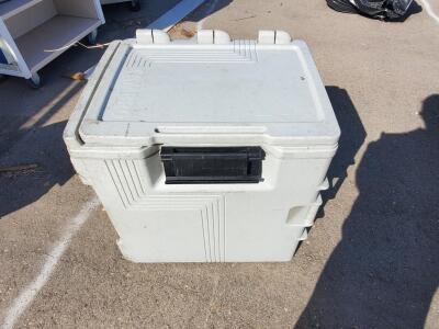 Cambro UPC400 Insulated Food Pan Carrier, Gray, 4 Full-Size Pan Capacity, Stackable, NSF Listed