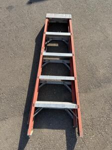 5 ft Fiberglass Extension Ladder, Type IA 300 lb Capacity, Dual Action Shu-Lok&reg; Shoes