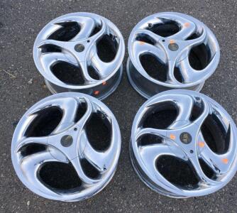 APA Classic 3-Spoke Chrome Alloy Wheels, 17x8, 5x114.3, Set of 4 with Center Caps