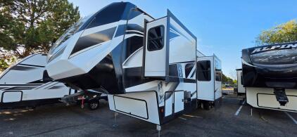LOCATED IN MERIDIAN - 2022 DUTCHMEN VOLTAGE 4245-