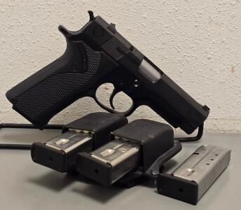 Smith & Wesson Model 411 .40 S&W, 4" Barrel, 3 Extra Magazines, Fobus Mag Pouch, Serial TZF4973
