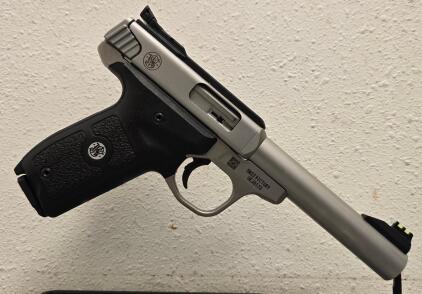 Smith & Wesson SW22 Victory .22 LR Pistol, 5.5" Barrel, Stainless, Fiber Optic Sights