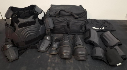 Galls Riot Control Protective Gear Set, Chest/Thigh/Forearm/Shin Guards, Size M/L, Carry Bag. ( Shelf A)