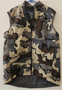 KUIU Axis XL Wind Resistant Fleece Camouflage Vest, Toray Fabric, AXIS Camo, Polyester (C)